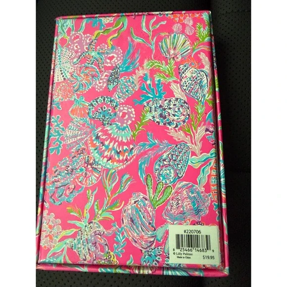 Lilly Pulitzer Shell Me Something Good Pineapple Apple AirTag GPS Tag Holder NEW - Picture 5 of 5
